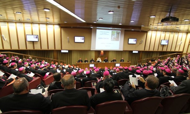 Trwają obrady Synodu Biskupów 