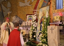 Koronacji obrazu NMP Wspomożenia Wiernych dokonał arcybiskup Sławoj Leszek Głódź