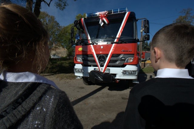 Nowy wóz strażacki dla OSP Witoszów Dolny