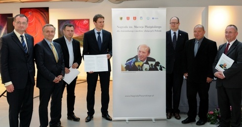 Prezydenci Gdyni, Gdańska i Sopotu 5 czerwca br. podpisali się pod inicjatywą powstania nagrody