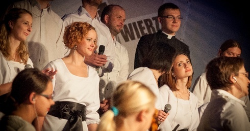 Koncert "Jan Paweł II Papież Rodziny - widowisko multimedialne" w Olsztynie