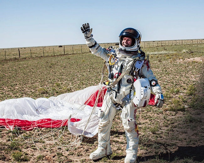 Felix Baumgartner wylądował  na pustyni  w Nowym Meksyku 