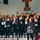 W koncercie finałowym, który miał miejsce w kościele Miłosierdzia Bożego na Zadębiu, wystąpili znani artyści i około 80 chórzystów