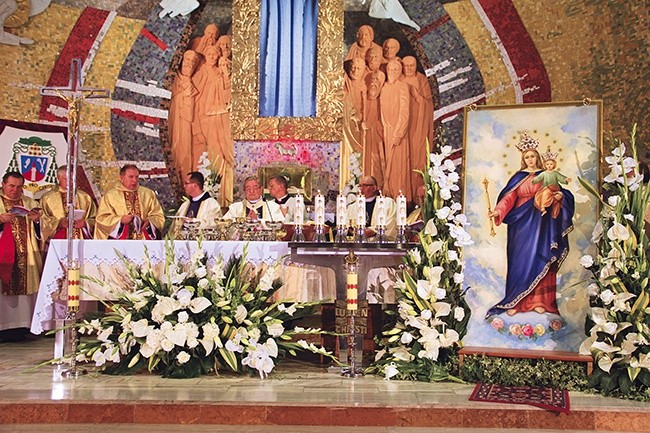 Arcybiskup Sławoj Leszek Głódź przewodniczył uroczystościom koronacji wizerunku NMP Wspomożycielki Wiernych