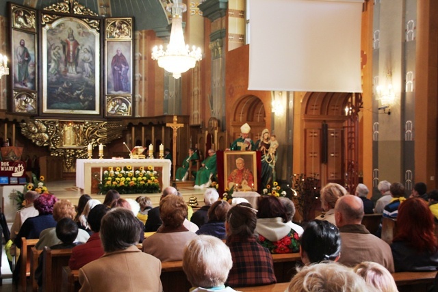 Dzień Papieski - Eucharystia w bielskiej katedrze św. Mikołaja