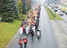 Nowy Targ–Ludźmierz. Według służb porządkowych, w marszu wzięło udział 3–4 tys. pątników 