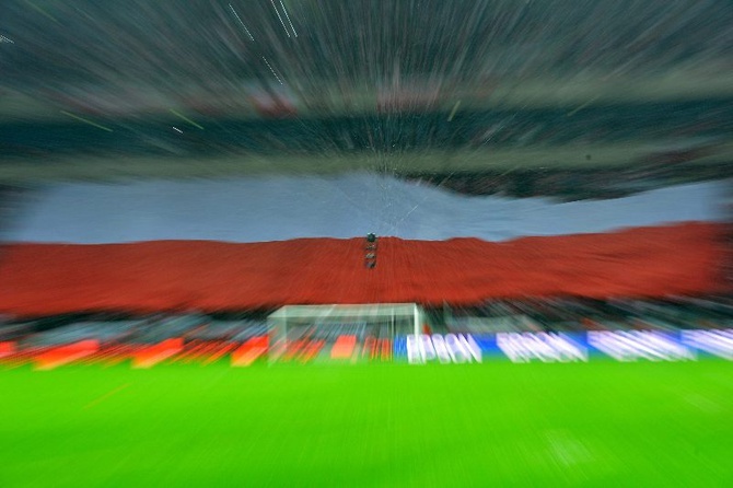 Deszcz zalał Stadion Narodowy