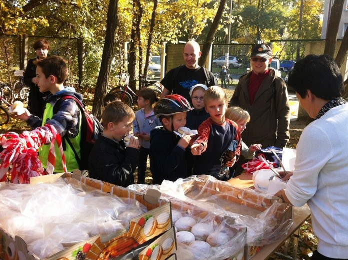 Głodni zawodnicy i pyszne pączki