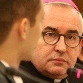 Bp Jarecki: Kościół nie ma i nie życzy sobie mieć swojej reprezentacji politycznej