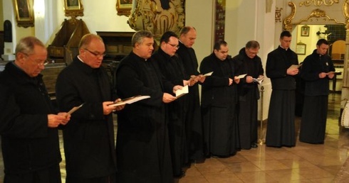 Księża, którzy chcą więcej