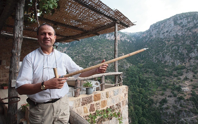 Ks. Saab, maronita, każdego dnia pokonuje pół doliny, by odprawić Mszę św. w Qannoubine