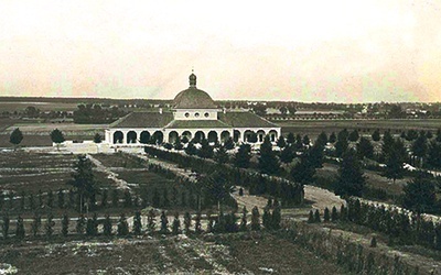 Dom przedpogrzebowy  na cmentarzu Centralnym, ok. 1925 r. 