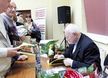  Po spotkaniu autor podpisywał książki