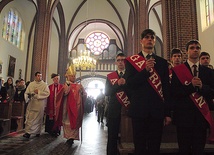  Poświęcenie pamiątkowych krzyżyków dla bierzmowanych