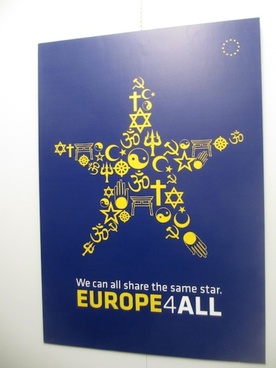 Unia Europejska promuje się sierpem i młotem