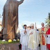 Figurę poświęcił bp Jan Kopiec