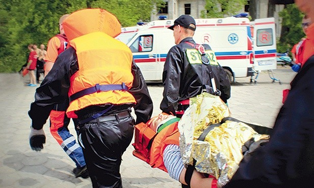  Na polskich drogach zginęło w 2011 roku ponad  1400 pieszych,  a 11 tysięcy zostało rannych