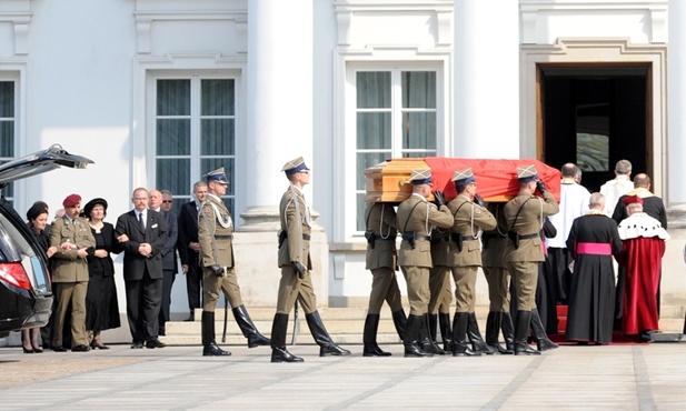 Kolejna smoleńska ekshumacja, kolejny skandal