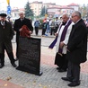 Tablicę odsłonili (od lewej): naczelny rabin Polski Michael Szudrich, burmistrz miasta Jan Wieruszewski, dziekan opoczyński ks. kan. Jan Serszyński i starosta opoczyński Jan Wieruszewski