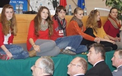 Młodzi z Gołdapi przedstawili spektakl o rodzinie