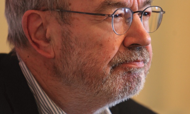 Martin Pollack – austriacki pisarz, dziennikarz, tłumacz literatury polskiej. Za książkę „Śmierć w bunkrze. Opowieść o moim ojcu” otrzymał nagrodę Angelusa. Jego ojciec był zbrodniarzem wojennym