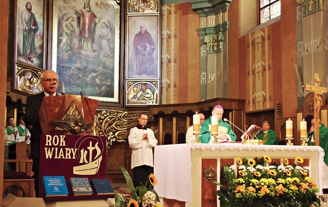  Inauguracyjnej Eucharystii w katedrze przewodniczył bp Tadeusz Rakoczy