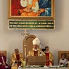 Uroczysta Eucharystia sprawowana przez bp. Józefa Zawitkowskiego na zakończenie jubileuszu 80-lecia istnienia parafii