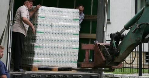 Rozładowywanie darów z PEAD