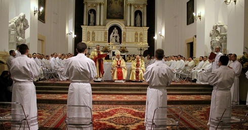 30 października w kościele św. Augustyna na Muranowie kard. Kazimierz Nycz udziellił święceń diakonatu czterem seminarzystom Redemptoris Mater