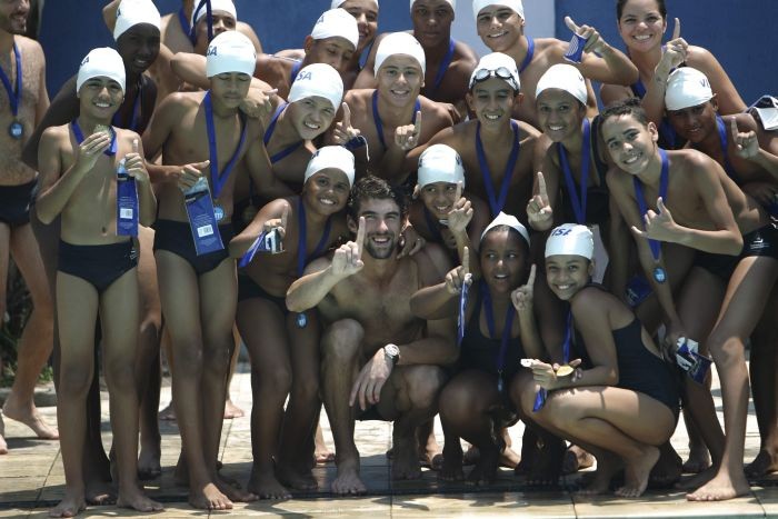 Phelps uczył pływać dzieci ze slumsów