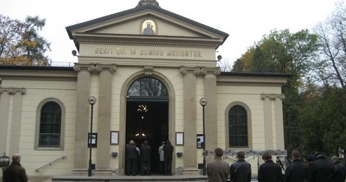O której Msze św. na cmentarzach Krakowa