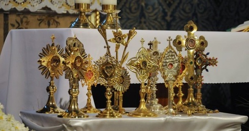 Relikwie czternastu świętych i błogosławionych