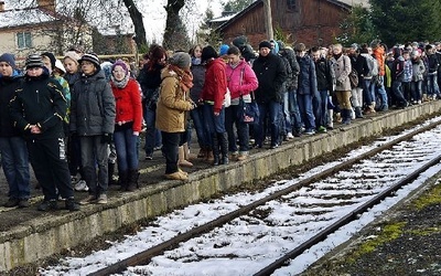 Marsz Milczenia dla płońskiej młodzieży z rynku miasta na kolejową rampę był żywą lekcją historii