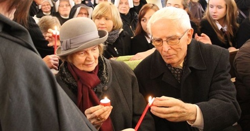 Świeczki miłosierdzia przy Żytniej
