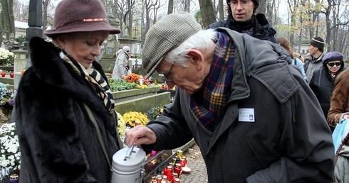 Aktorka Magdalena Zawadzka szybko uzbierała pełną puszkę datków