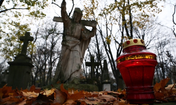 Dzień Zaduszny na polskich cmentarzach