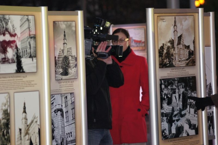 Przed olsztyńskm ratuszem