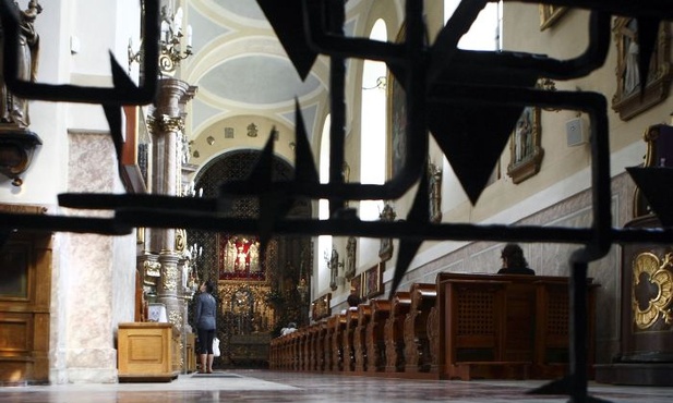 Świat odrzuca życie konsekrowane