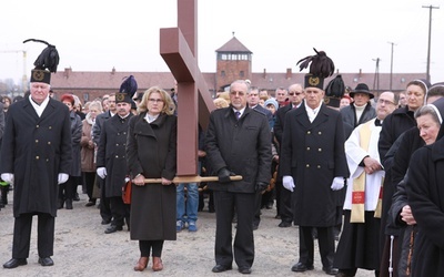 Droga Krzyżowa w byłym KL Birkenau