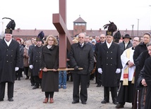 Droga Krzyżowa w byłym KL Birkenau