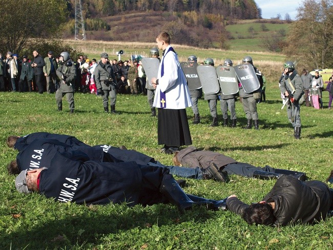  Modlitwie towarzyszyły plenerowe inscenizacje