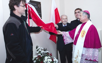 Bp Henryk Tomasik odsłonił tablice pamiątkowe poświęcone wybitnym medykom 