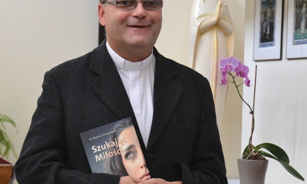  Ks. Marek Chrzanowski w kobietach, które opisuje, poszukuje odbicia najdosko-nalszego wzoru kobiecości – Maryi