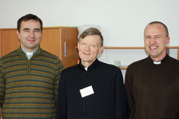 Warsztaty prowadził ks. Andrzej Grefkowicz (w środku). Nad ewangelizacją archidiecezji czuwają ks. Hubert Tryk (po lewej) i ks. Tomasz Pocałujko