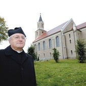 Ks. Wiesław Haczkiewicz  nie ma wątpliwości,  że bez pomocy Boga i ludzi nie byłoby nowego dachu