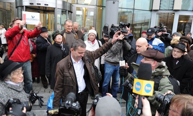 Graś: Hajdarowicz uprzedził o artykule
