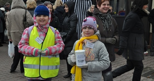 Zebrane do puszek pieniądze pozwolą na bieżące funkcjonowanie hospicjów naszej diecezji 