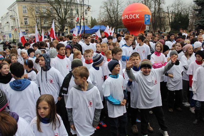 Pobiegli z flagą 