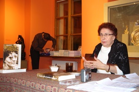 Prof. Dorota Simonides