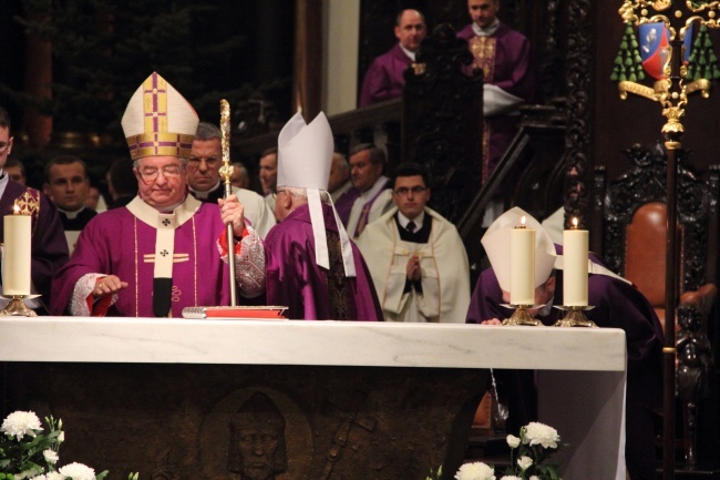 Eucharystia za zmarłych biskupów